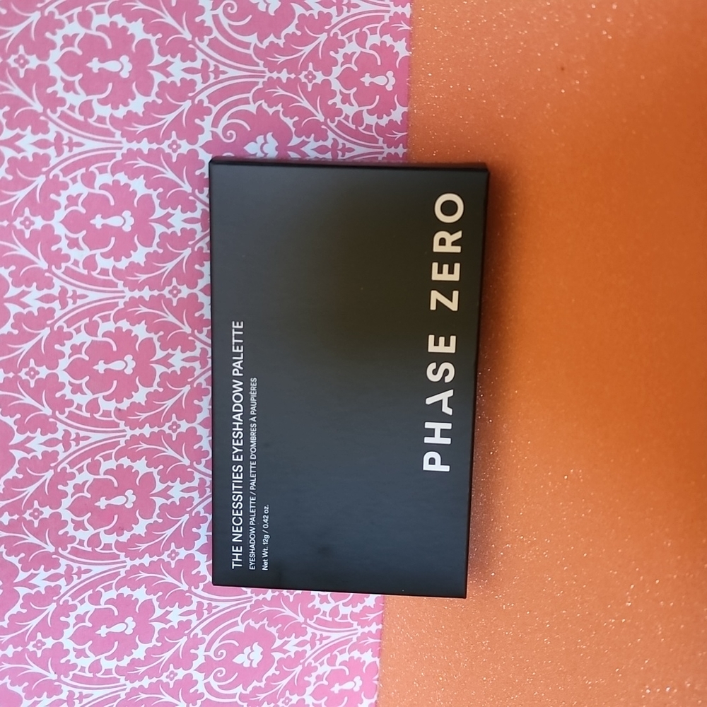 NIB - Phase Zero Makeup - The Necessities Eyeshadow Pallette